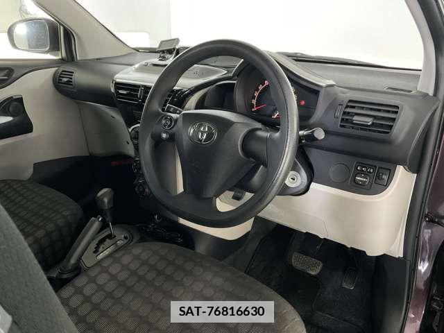 Toyota IQ 2012-09 1391210-11