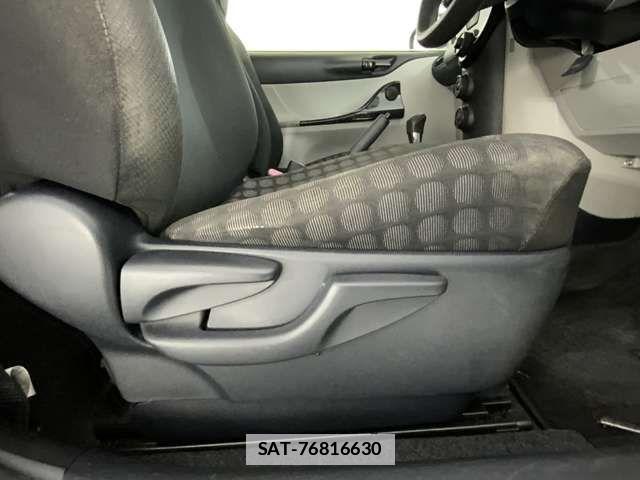 Toyota IQ 2012-09 1391210-14