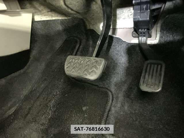 Toyota IQ 2012-09 1391210-16