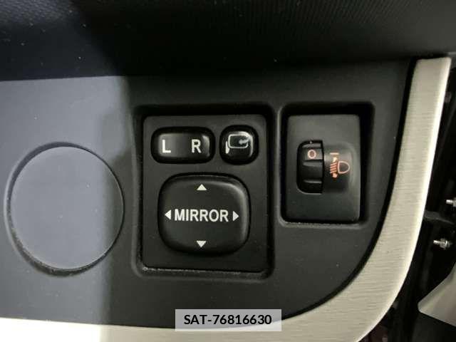 Toyota IQ 2012-09 1391210-17