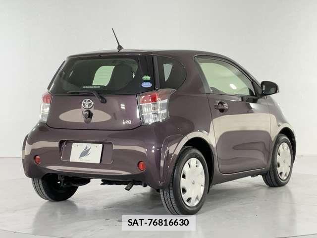 Toyota IQ 2012-09 1391210-5