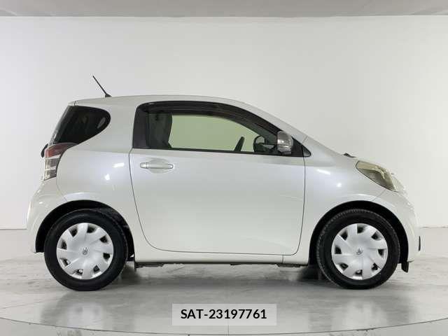 Toyota IQ 2013-01 1472941-6