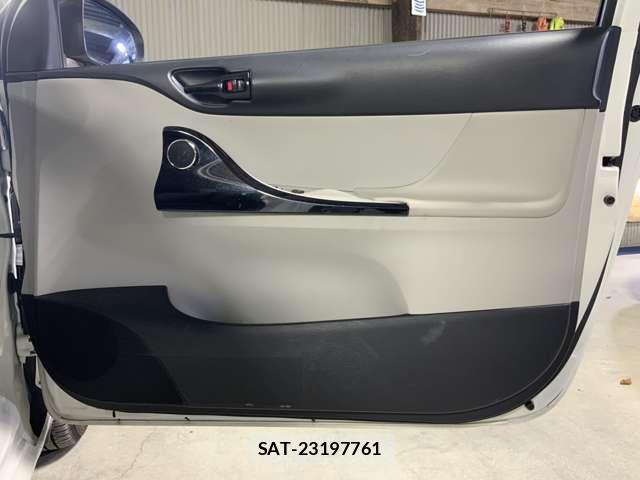 Toyota IQ 2013-01 1472941-12