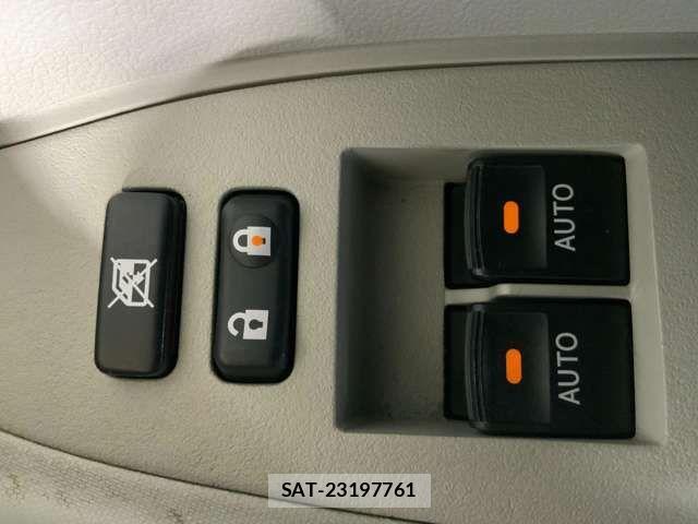 Toyota IQ 2013-01 1472941-13