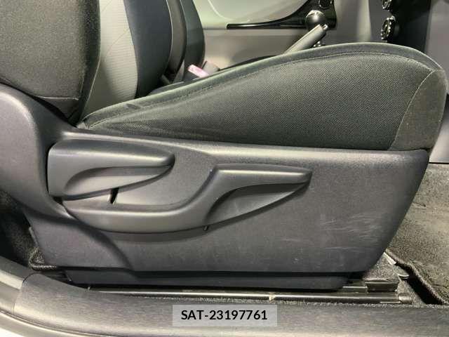 Toyota IQ 2013-01 1472941-14