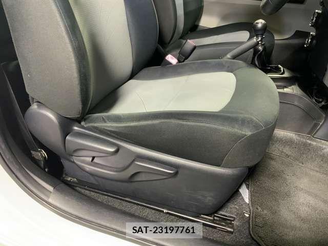 Toyota IQ 2013-01 1472941-15