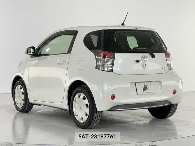 Toyota IQ 2013-01 1472941-3