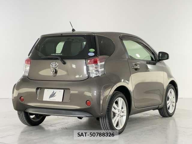 Toyota IQ 2013-10 1625284-5