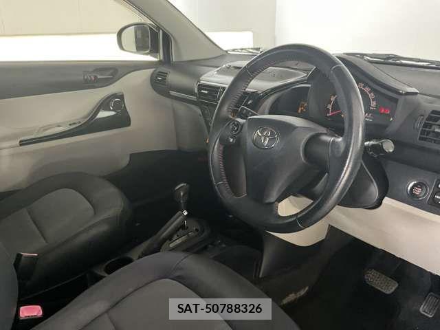 Toyota IQ 2013-10 1625284-11