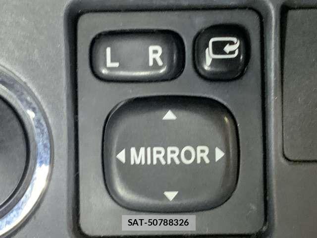 Toyota IQ 2013-10 1625284-15