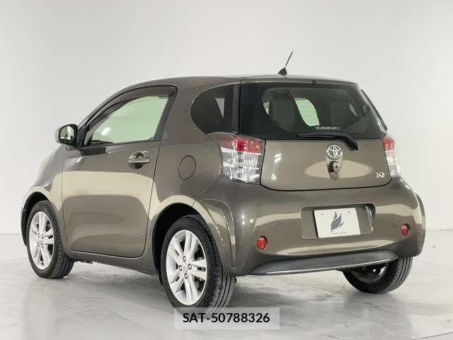 Toyota IQ 2013-10 1625284-3