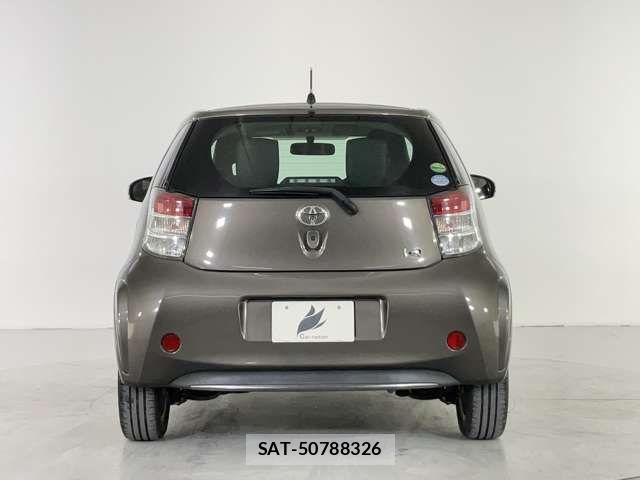 Toyota IQ 2013-10 1625284-4