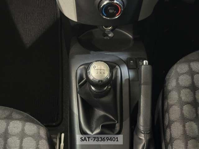 Toyota IQ 2012-01 1870859-17