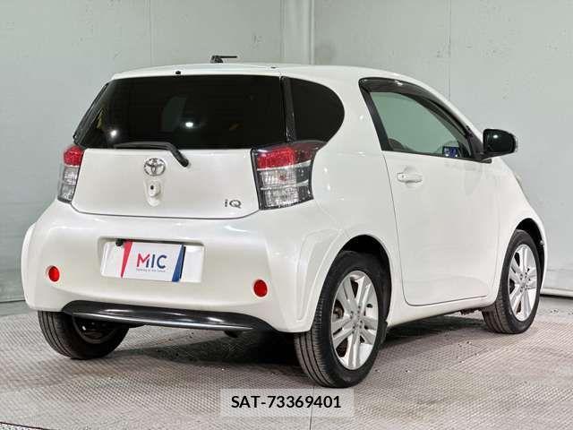 Toyota IQ 2012-01 1870859-4