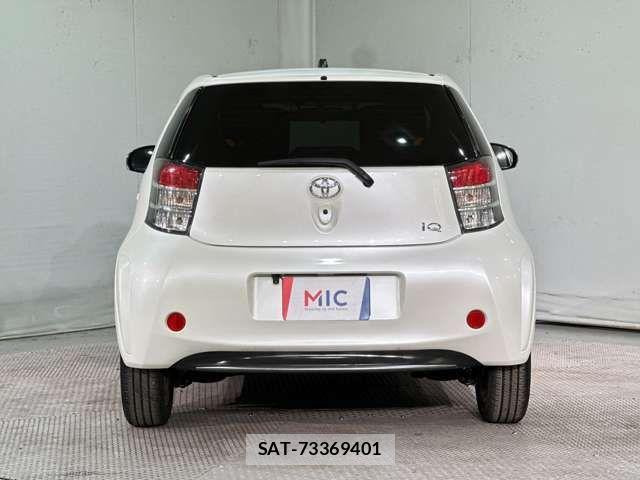 Toyota IQ 2012-01 1870859-5