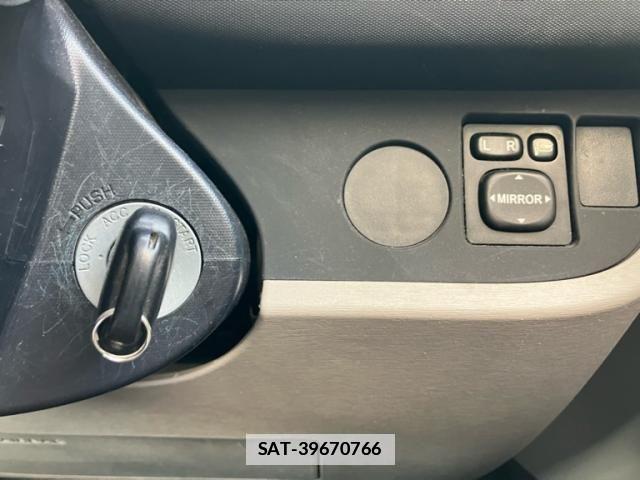 Toyota IQ 2014-09 2667253-13