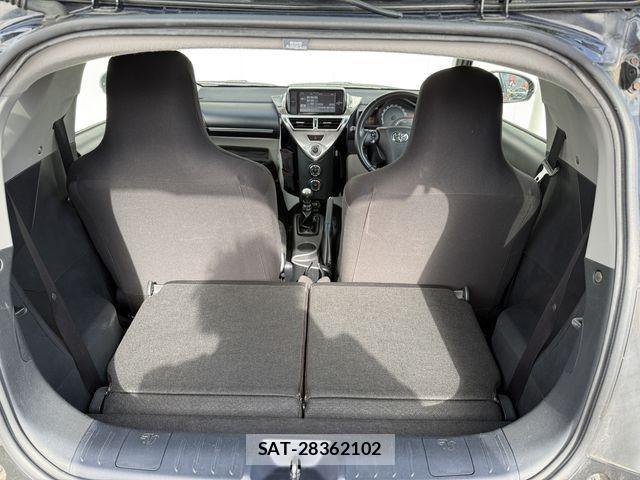 Toyota IQ 2011-01 2667250-16