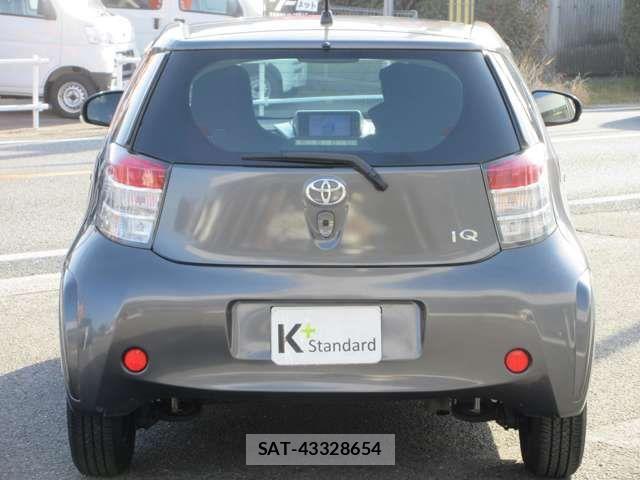 Toyota IQ 2009-08 2962078-5