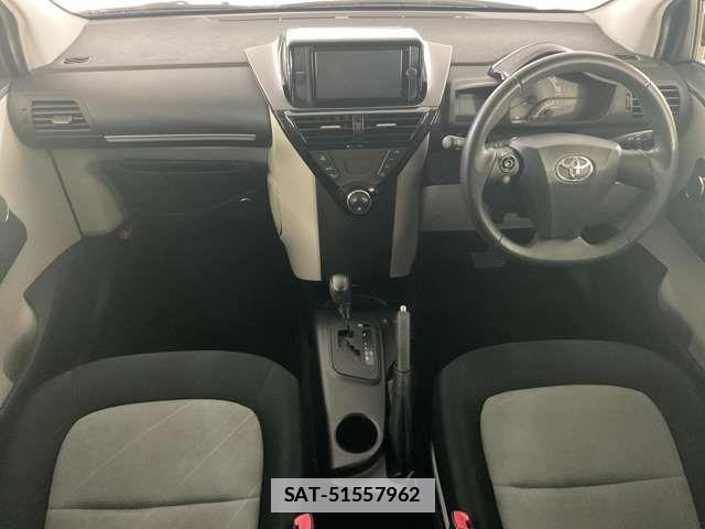 Toyota IQ 2014-01 3770112-11