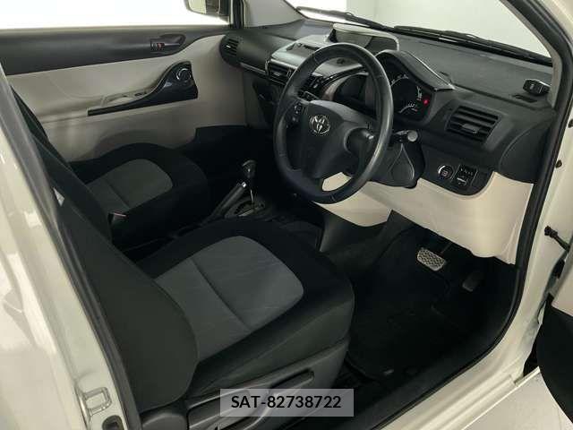 Toyota IQ 2013-01 5869711-11