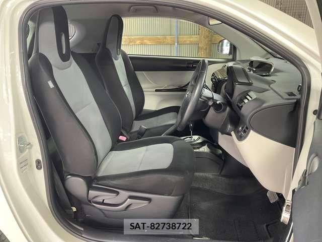 Toyota IQ 2013-01 5869711-12