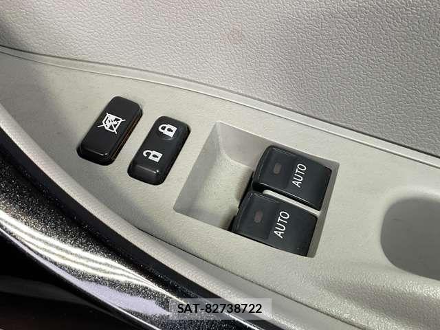 Toyota IQ 2013-01 5869711-14