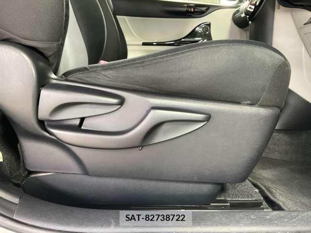 Toyota IQ 2013-01 5869711-15