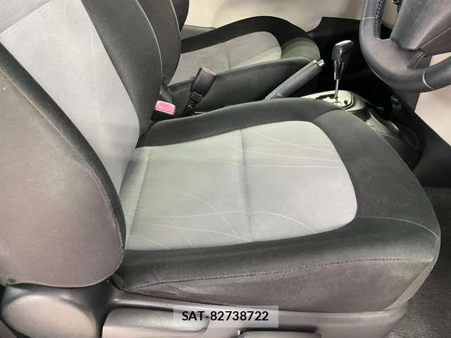 Toyota IQ 2013-01 5869711-16