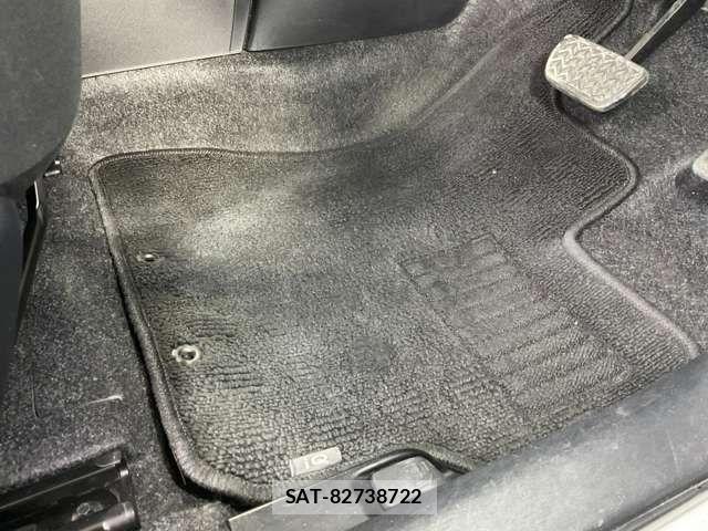 Toyota IQ 2013-01 5869711-17