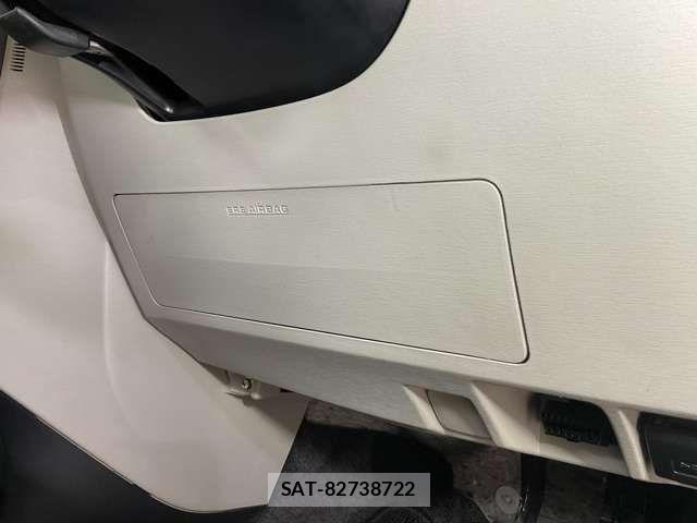 Toyota IQ 2013-01 5869711-19
