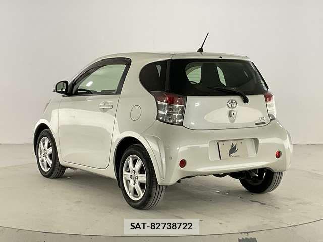 Toyota IQ 2013-01 5869711-3