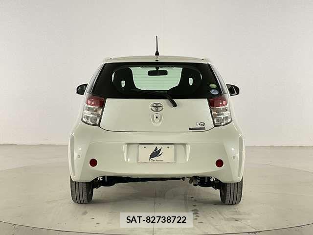 Toyota IQ 2013-01 5869711-4