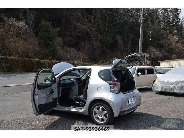 Toyota IQ 2013-01 6001351-24