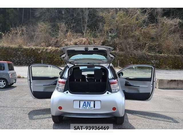 Toyota IQ 2013-01 6001351-25