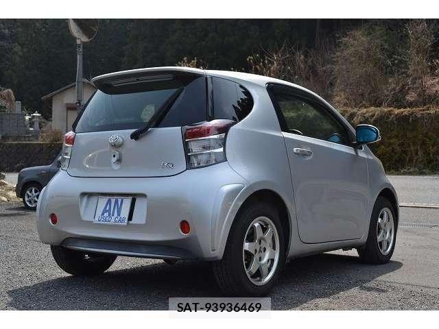 Toyota IQ 2013-01 6001351-7