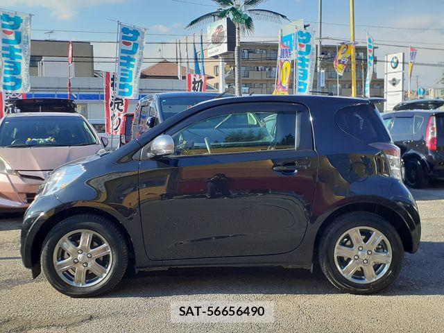 Toyota IQ 2012-11 6271894-9