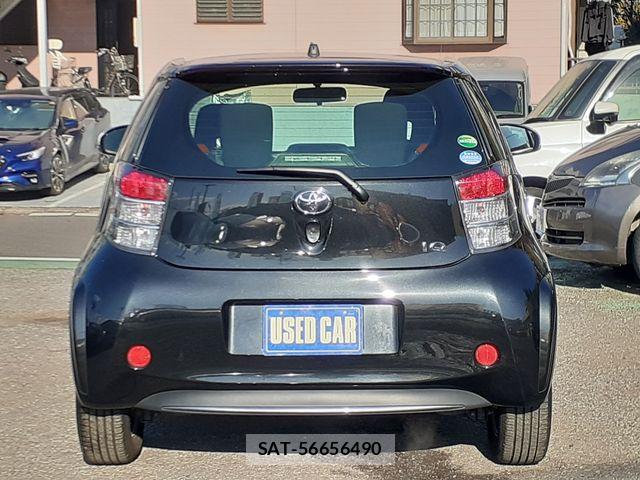 Toyota IQ 2012-11 6271894-10