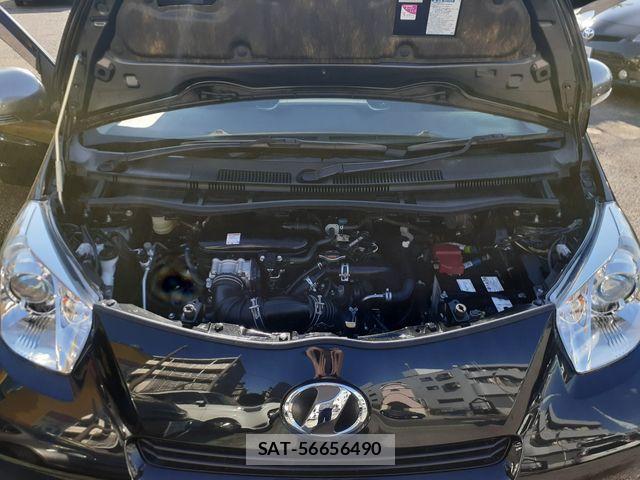 Toyota IQ 2012-11 6271894-14