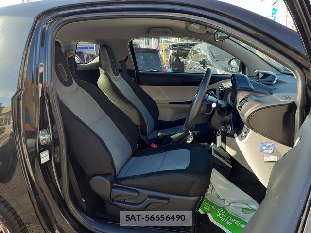 Toyota IQ 2012-11 6271894-1