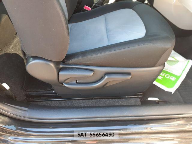 Toyota IQ 2012-11 6271894-23