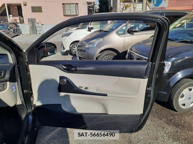 Toyota IQ 2012-11 6271894-27