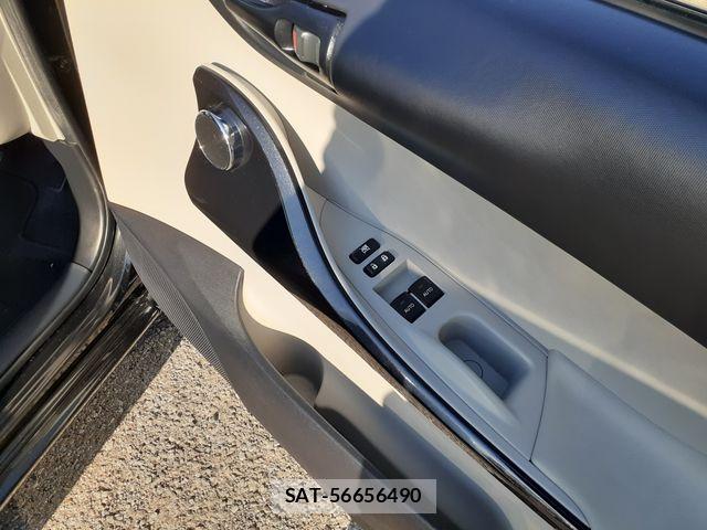 Toyota IQ 2012-11 6271894-28