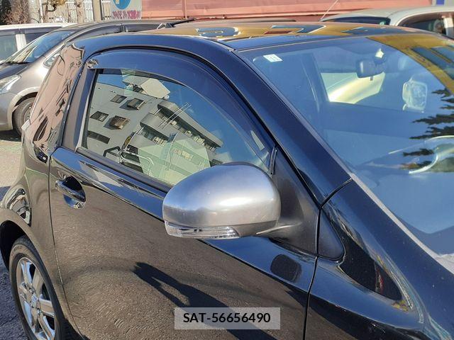 Toyota IQ 2012-11 6271894-7