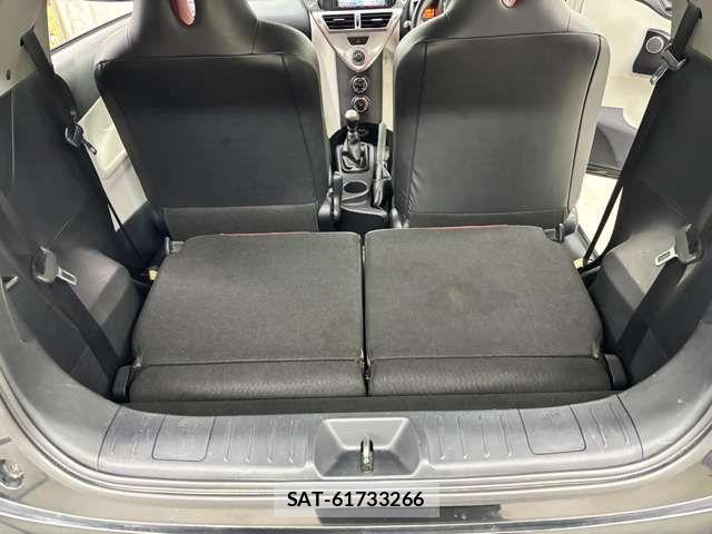 Toyota IQ 2011-01 6612384-9