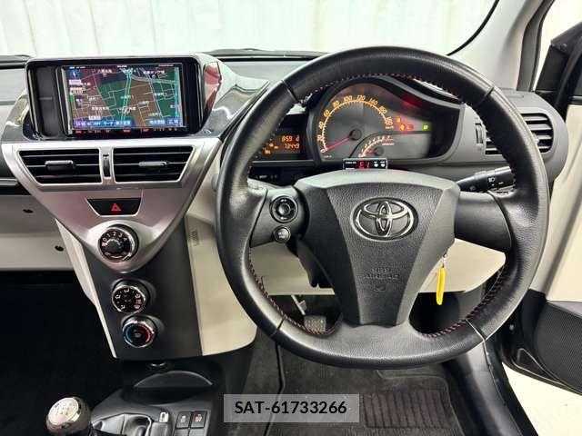 Toyota IQ 2011-01 6612384-12