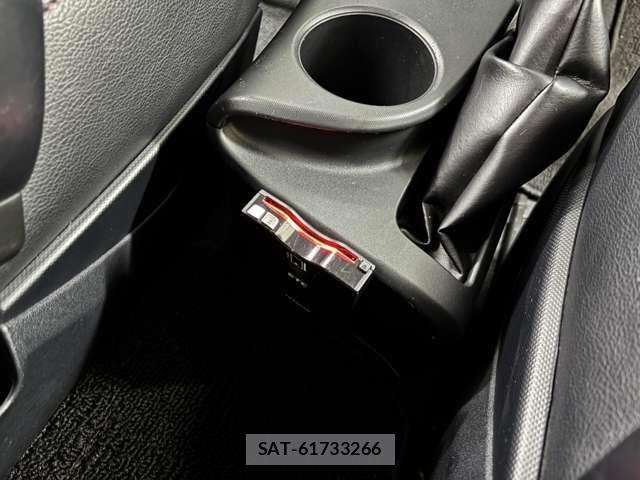 Toyota IQ 2011-01 6612384-18