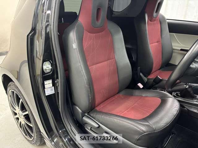 Toyota IQ 2011-01 6612384-3