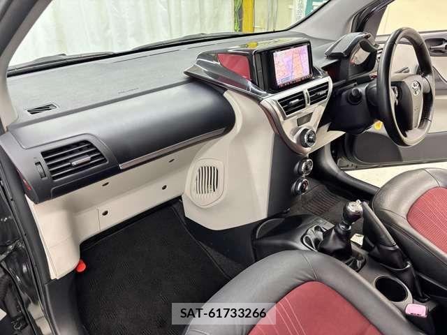 Toyota IQ 2011-01 6612384-4