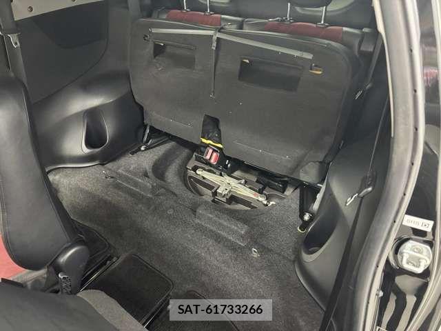 Toyota IQ 2011-01 6612384-7