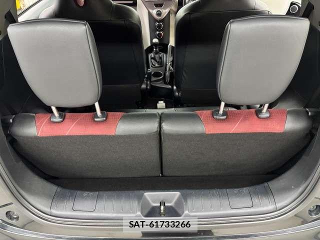 Toyota IQ 2011-01 6612384-8